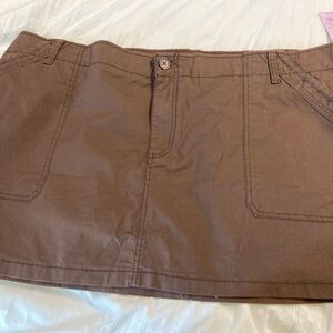 NWT dark brown short skirt. Zipper/button front elastic waist w 2 back pockets.